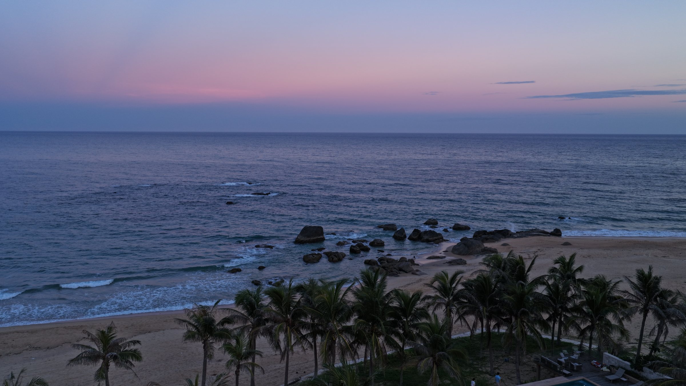 滨海度假项目夜景航拍